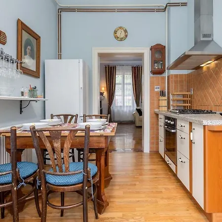 Apartment Art Deco In Old Town With Ac And Terrace Bratislava