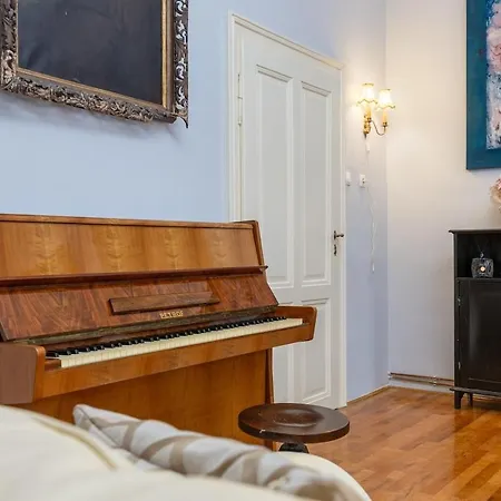 Apartment Art Deco In Old Town With Ac And Terrace Bratislava
