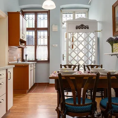 Apartment Art Deco In Old Town With Ac And Terrace